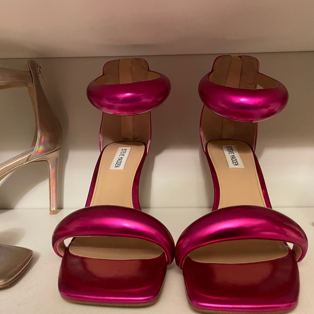 STEVE MADDEN PARTAY PINK METALLIC STILETTO HEEL BUBBLED STRAPS